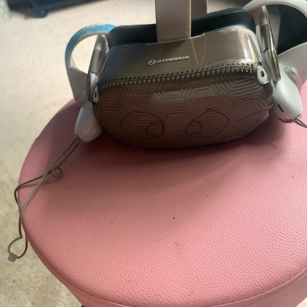 Im selling a oculus quest 2 great condition protective cover both controllers